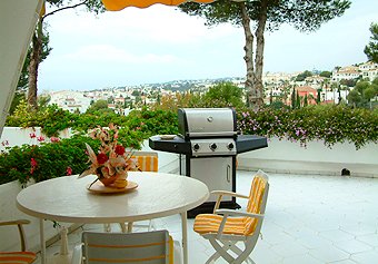 The large terrace at Parque Miraflores is fully equipped & has gas BBQ.